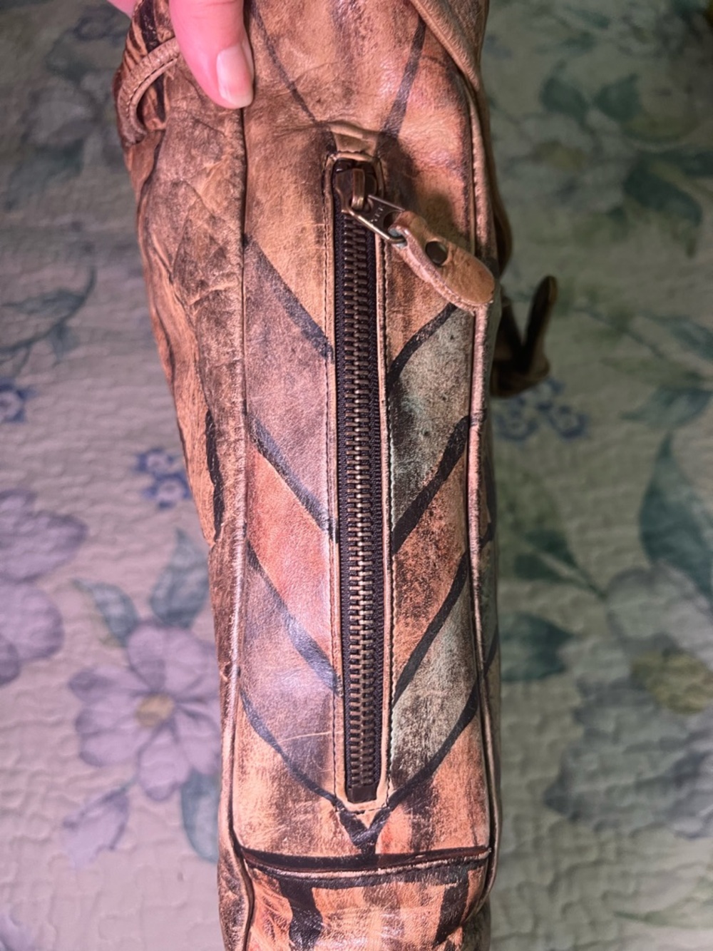 Jane Yoo Wearable Art Hand-Painted Brown Leather Shoulder Bag - Picture 8 of 10